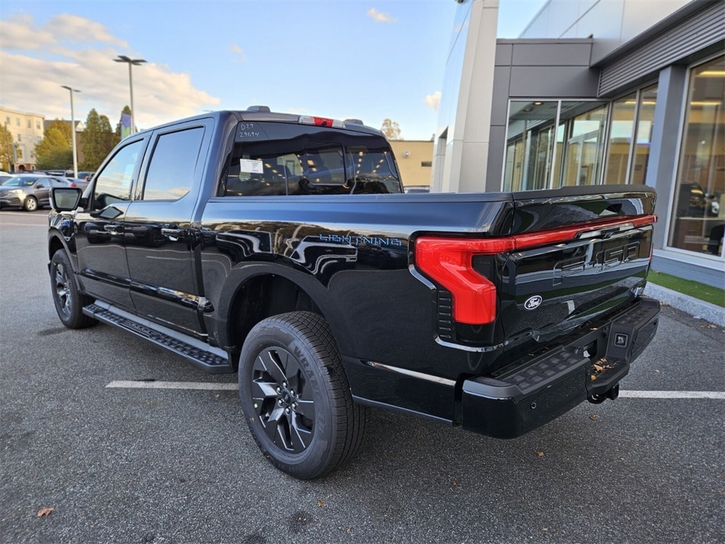 New 2025 Ford F-150 Lightning Lariat Truck