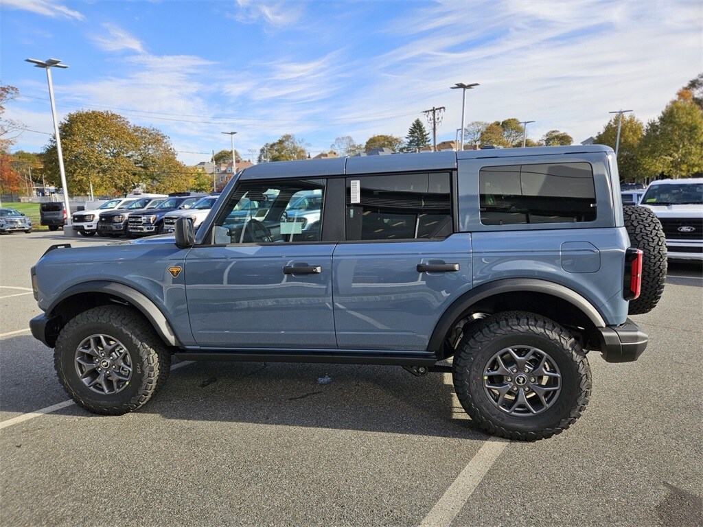 2025 Ford Bronco Badlands photo 2