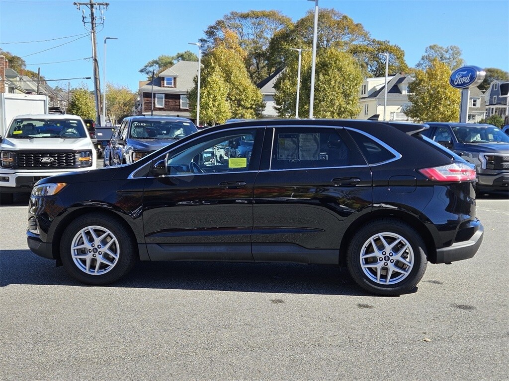 2022 Ford Edge SEL photo 2