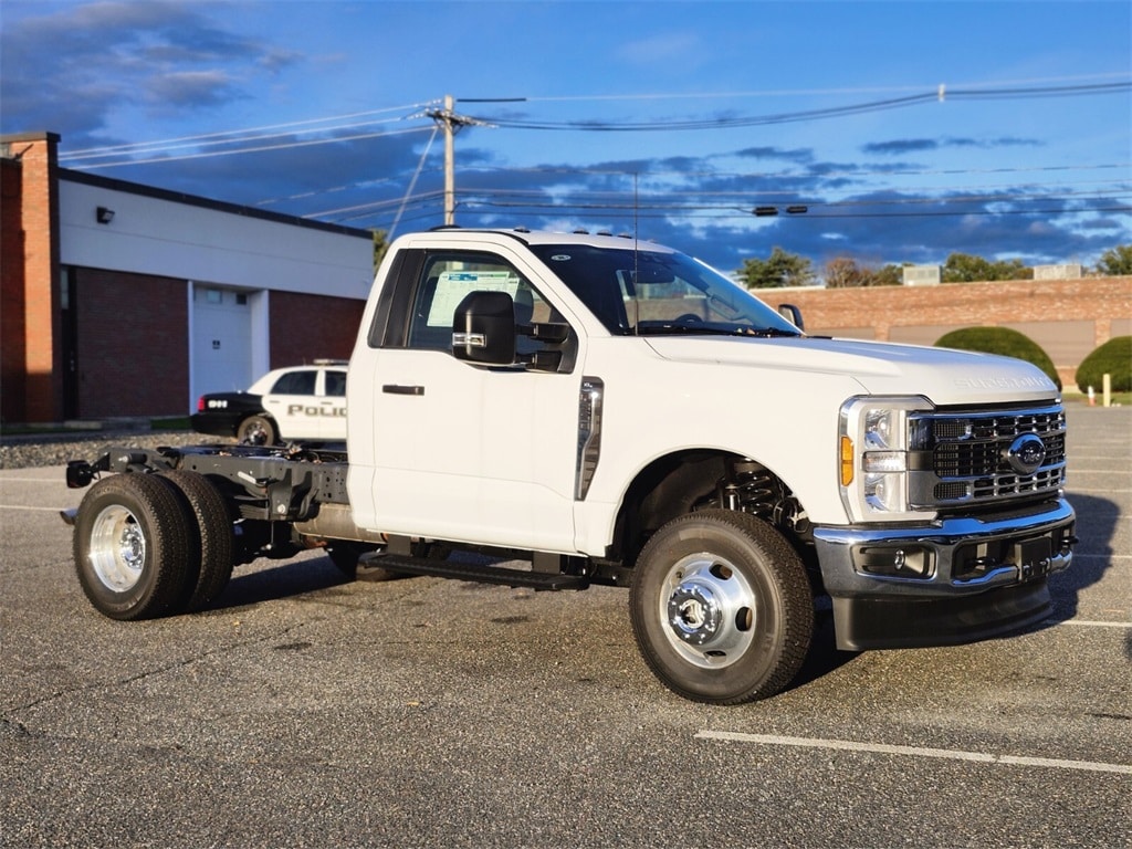 New 2025 Ford F-350SD XL Chassis