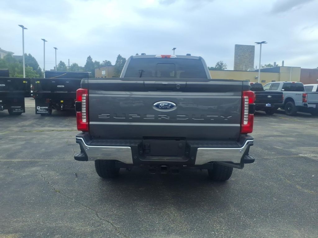 2026 Ford F-350 Super Duty XLT - Photo 6