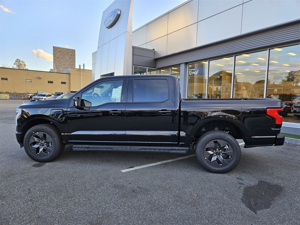 New 2025 Ford F-150 Lightning Lariat Truck