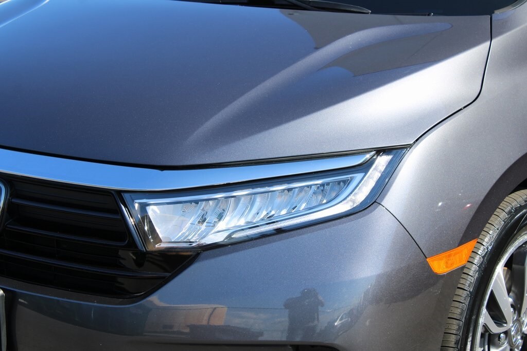 2023 Honda Odyssey Touring photo 2