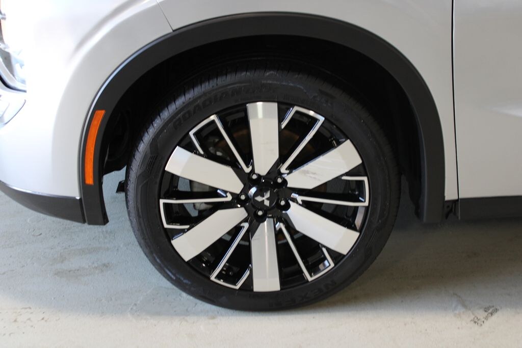 Used 2025 Mitsubishi Outlander SE SUV