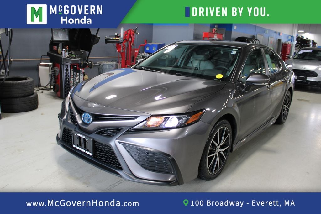 2024 Toyota Camry SE Hybrid's photo