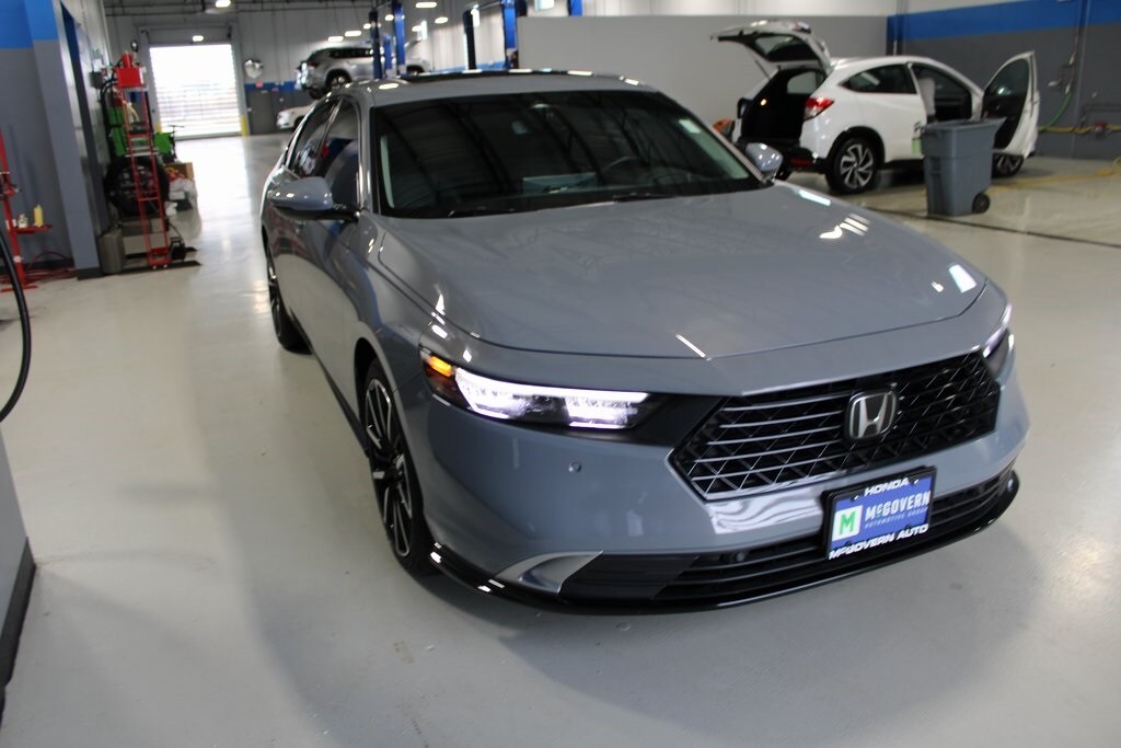 2023 Honda Accord Hybrid Touring photo 3