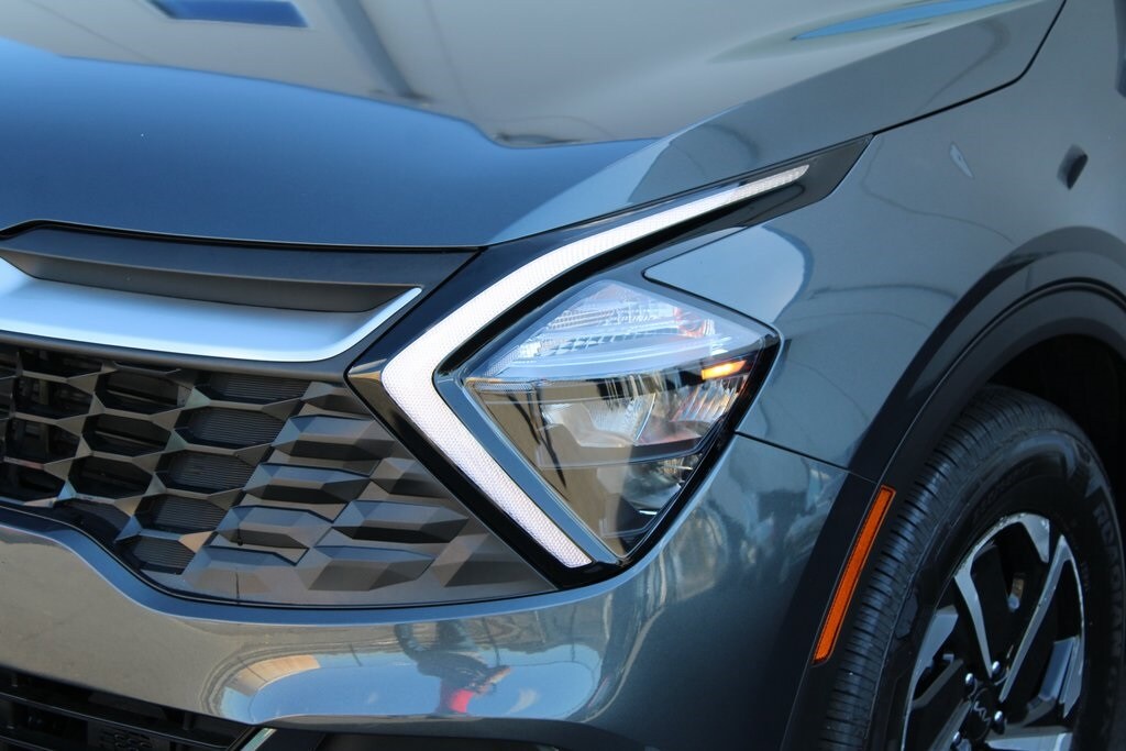 2023 Kia Sportage Hybrid LX photo 2