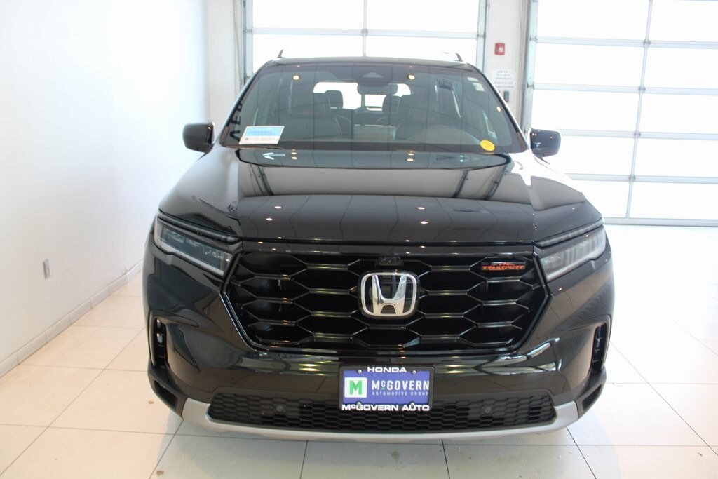 2025 Honda Pilot TrailSport photo 2