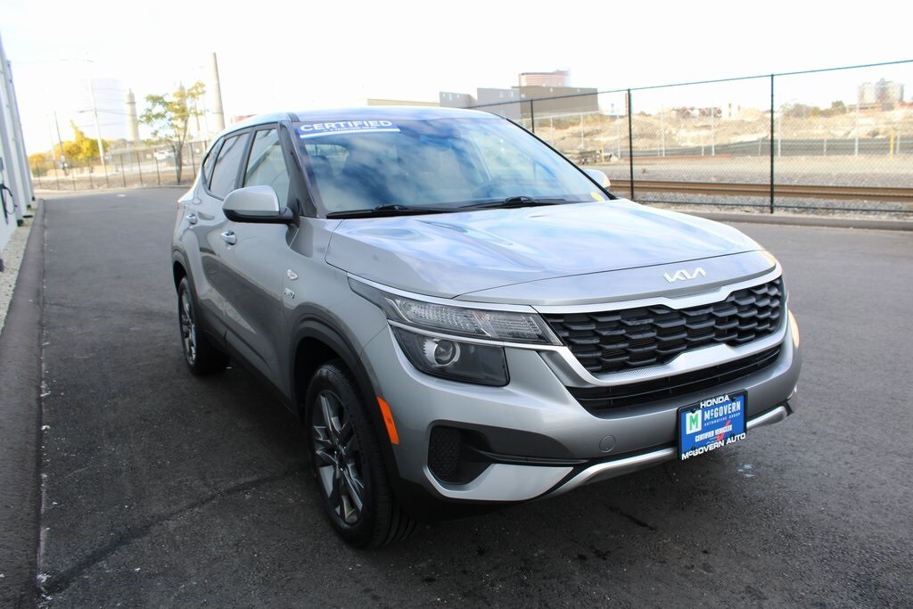 2023 Kia Seltos LX photo 2