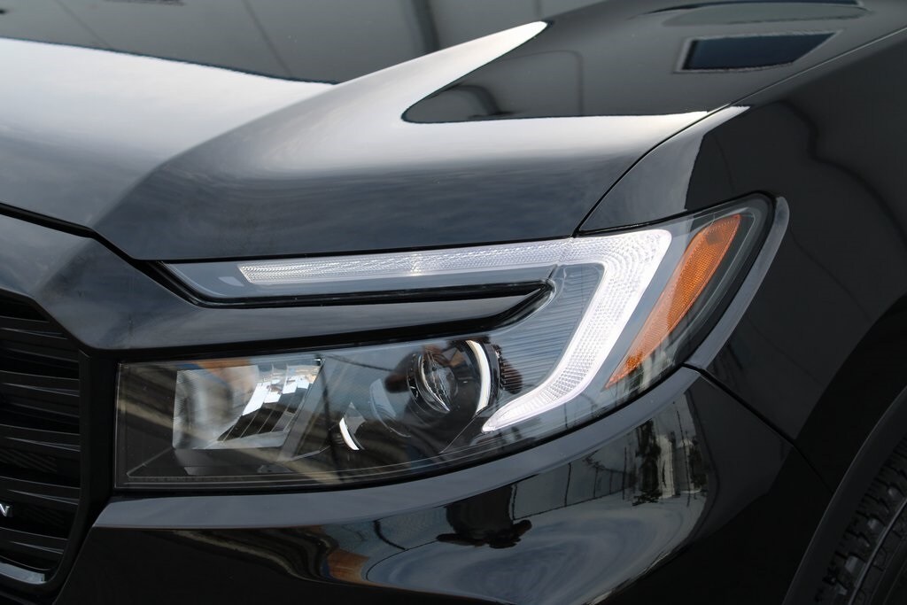 2021 Honda Ridgeline Black Edition photo 2