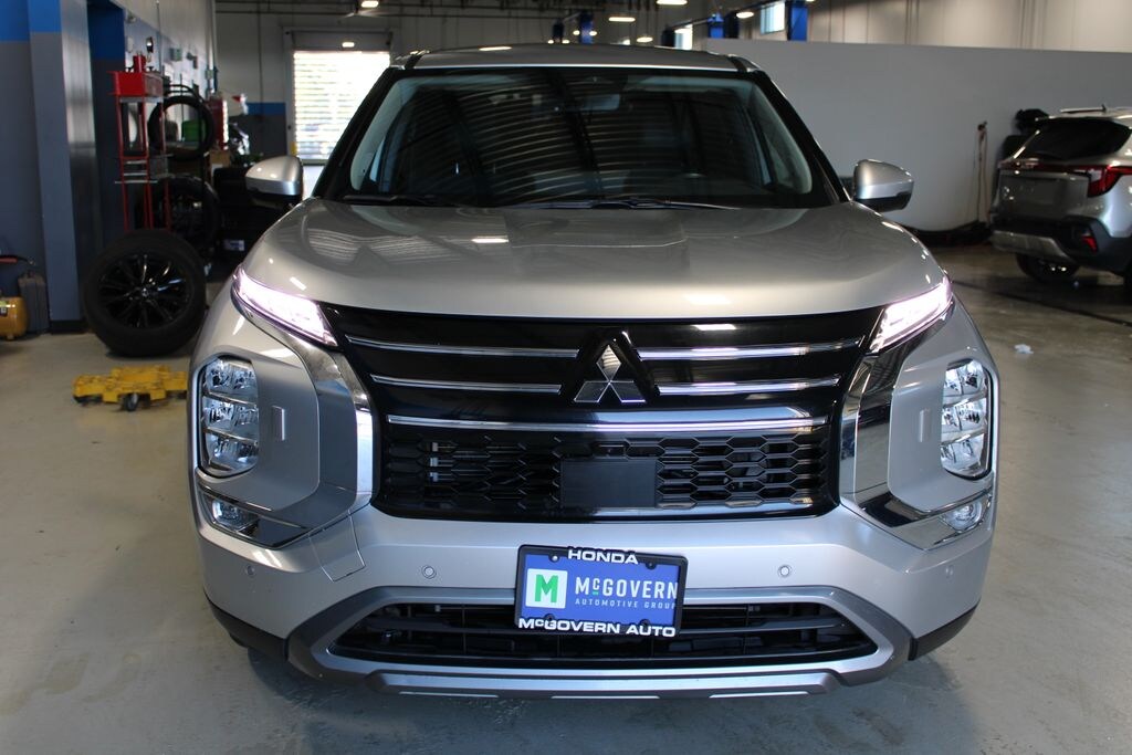 Used 2025 Mitsubishi Outlander SE SUV