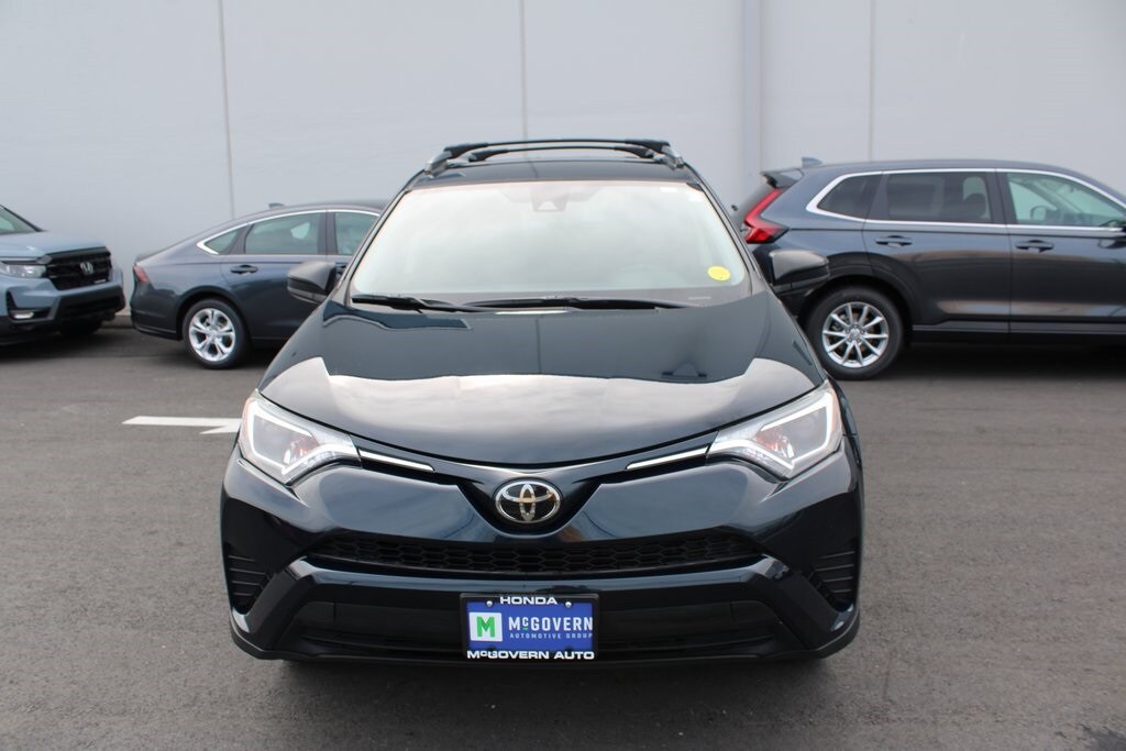 2018 Toyota RAV4 LE photo 2
