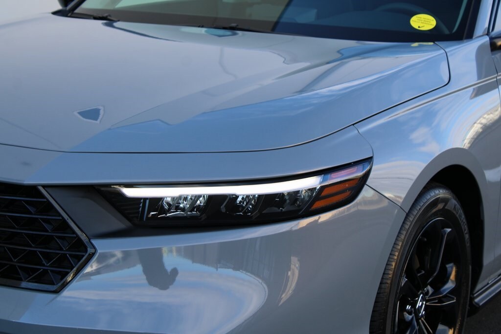 2025 Honda Accord SE photo 2