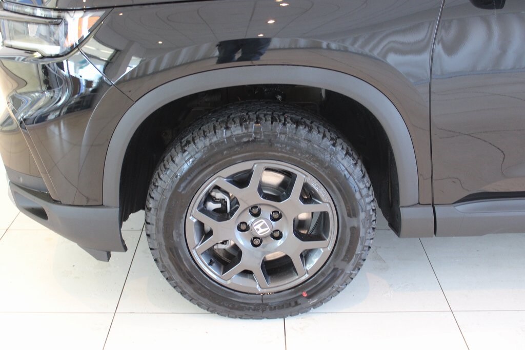 2025 Honda Pilot TrailSport photo 3