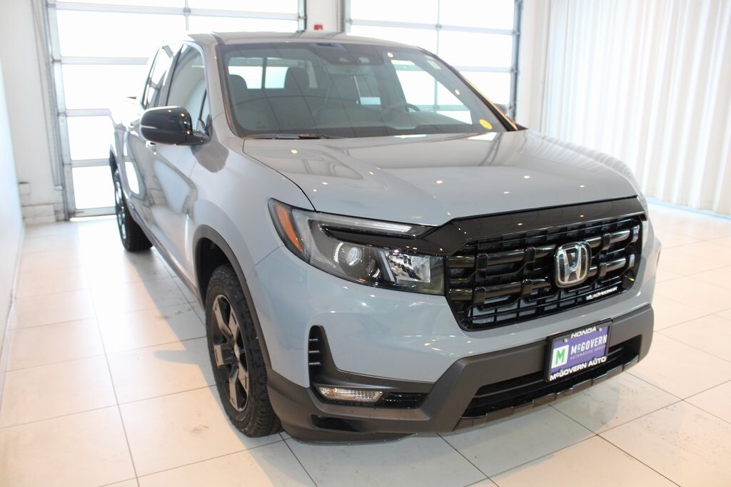 2025 Honda Ridgeline Black Edition photo 3