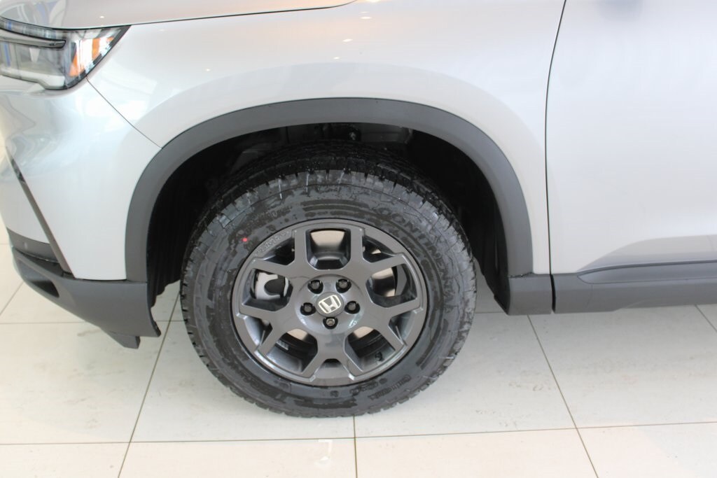 2025 Honda Pilot TrailSport photo 3