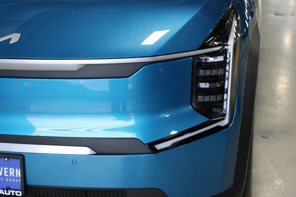 Used 2024 Kia Ev9 Wind with VIN KNDAFFS52R6034871 for sale in Everett, MA