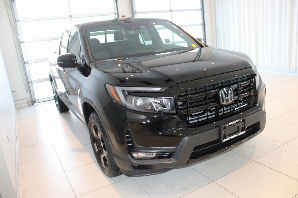 2025 Honda Ridgeline Black Edition photo 2