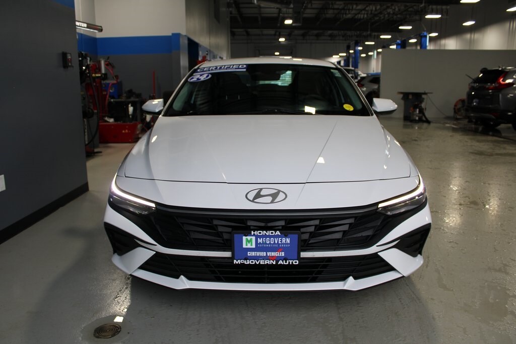 2024 Hyundai Elantra SEL photo 3