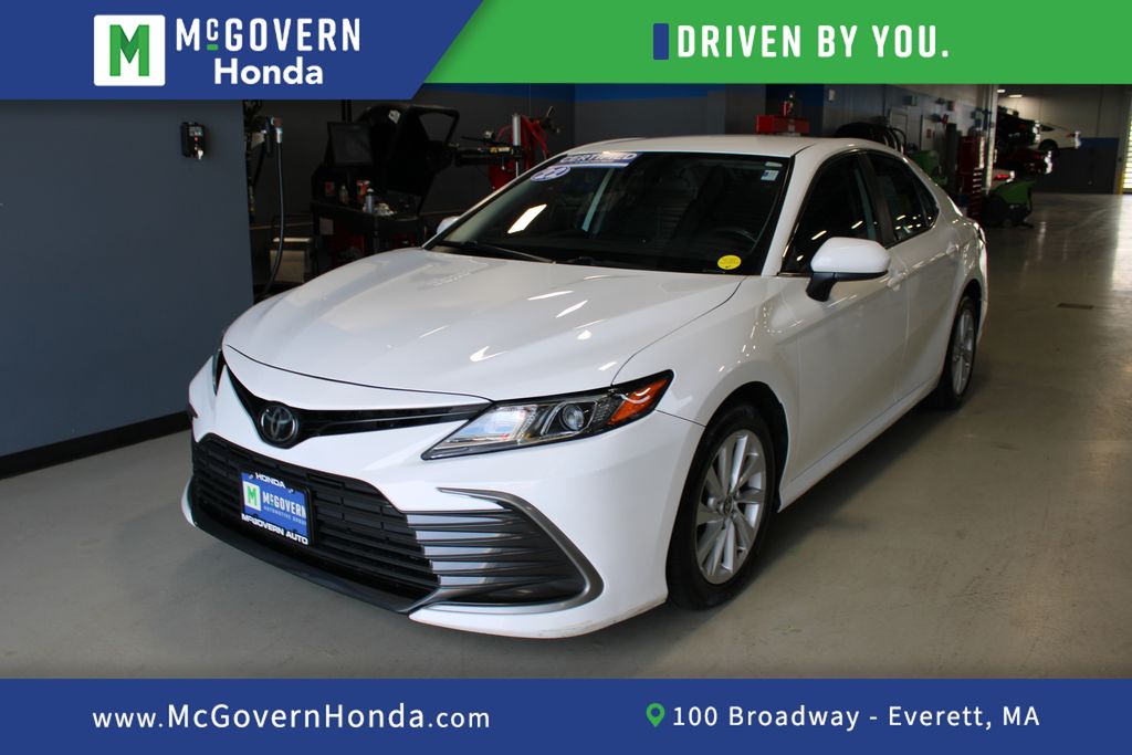 2022 Toyota Camry LE AWD's photo