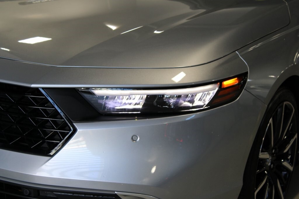 2025 Honda Accord Hybrid Touring photo 2