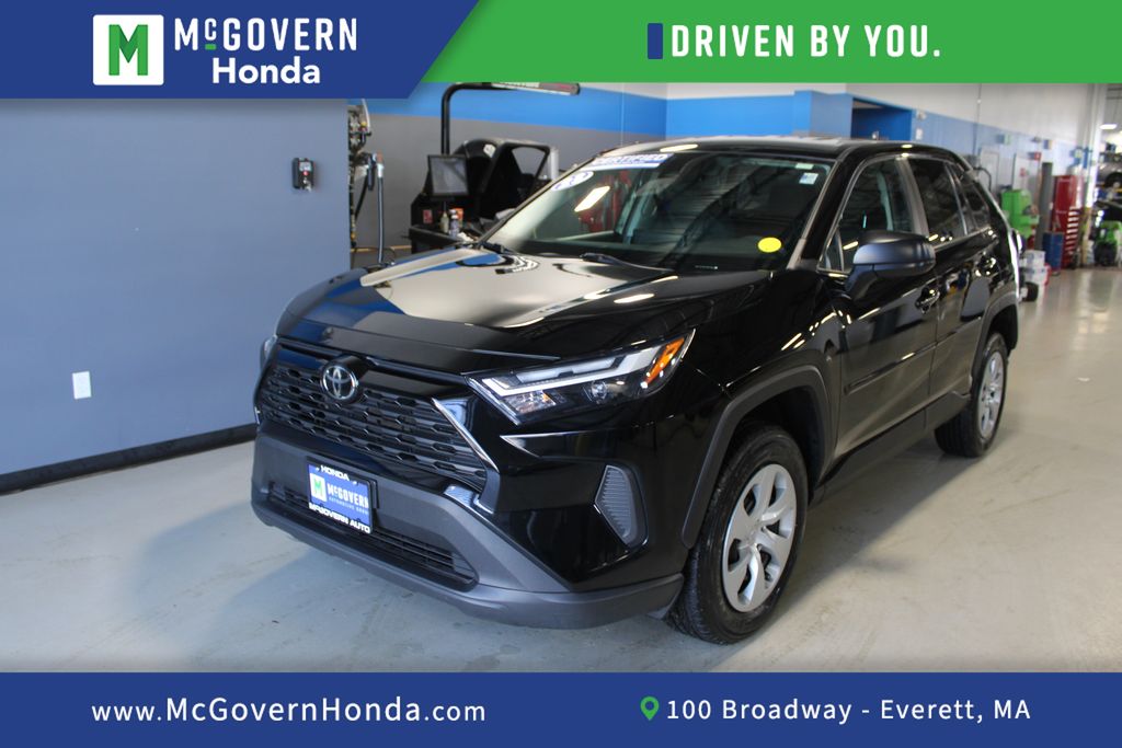 2023 Toyota RAV4 LE AWD's photo
