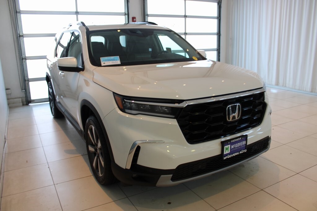 2025 Honda Pilot Touring photo 2