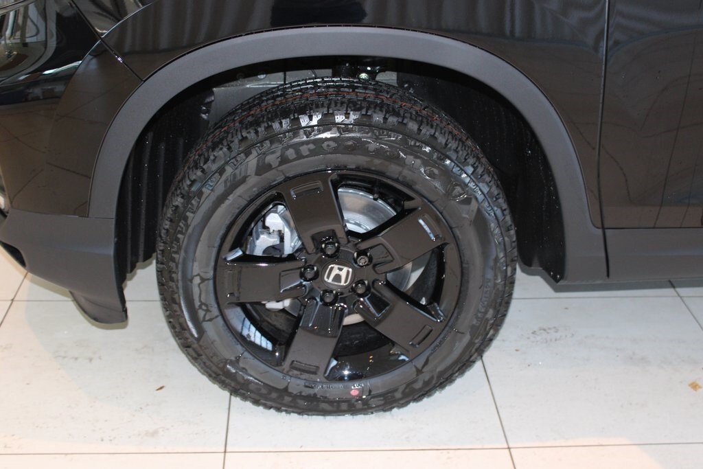 2025 Honda Ridgeline Black Edition photo 3