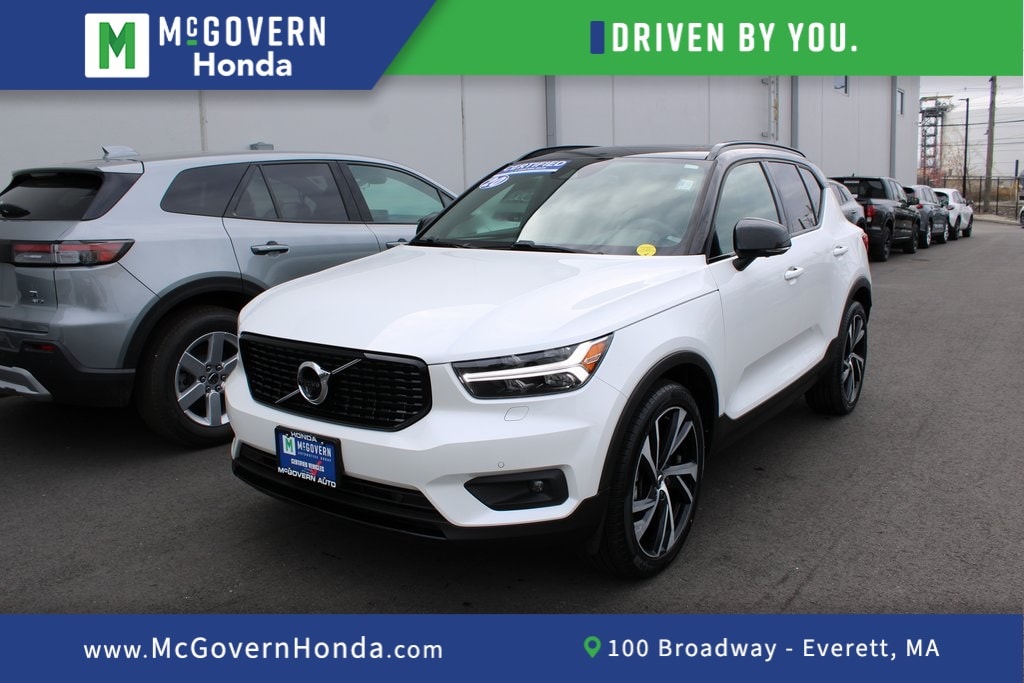 2020 Volvo XC40 R-Design's photo