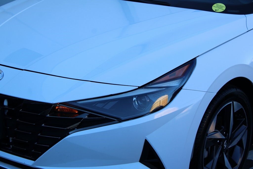 2023 Hyundai Elantra SEL Convenience photo 2