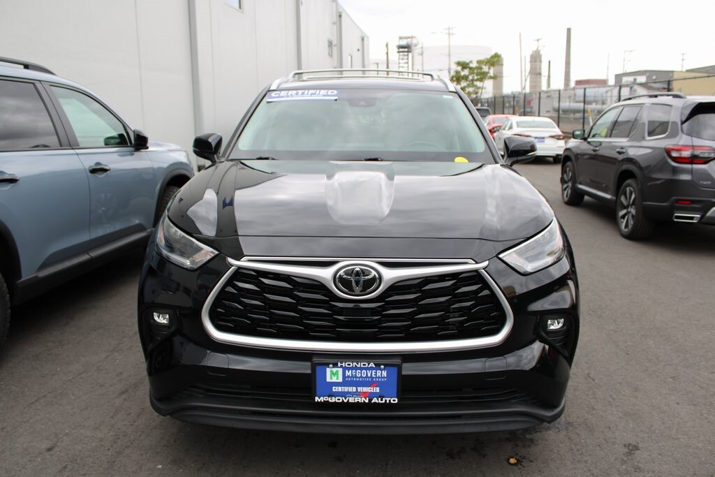 2021 Toyota Highlander XLE photo 2