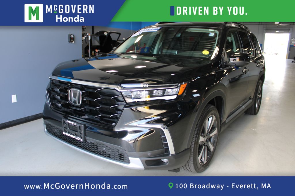 2025 Honda Pilot Touring AWD's photo