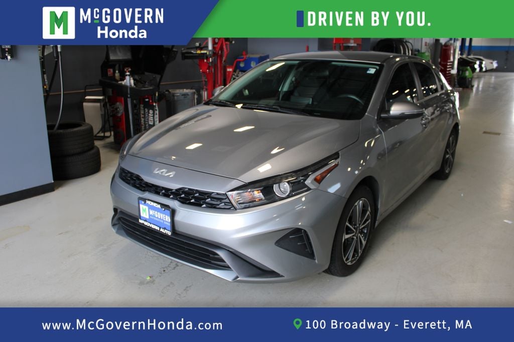 2024 Kia Forte LXS AT's photo
