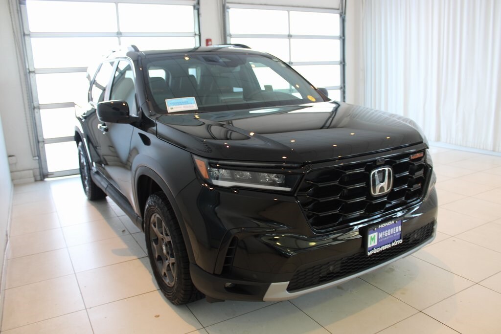 2025 Honda Pilot TrailSport photo 2
