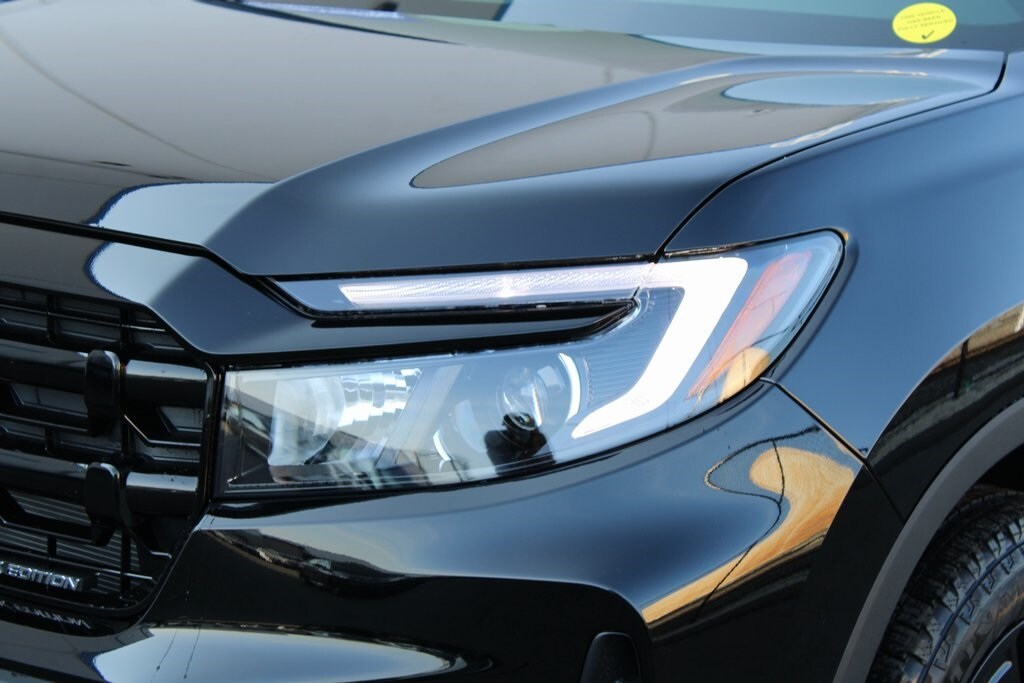 2026 Honda Ridgeline Black Edition photo 2