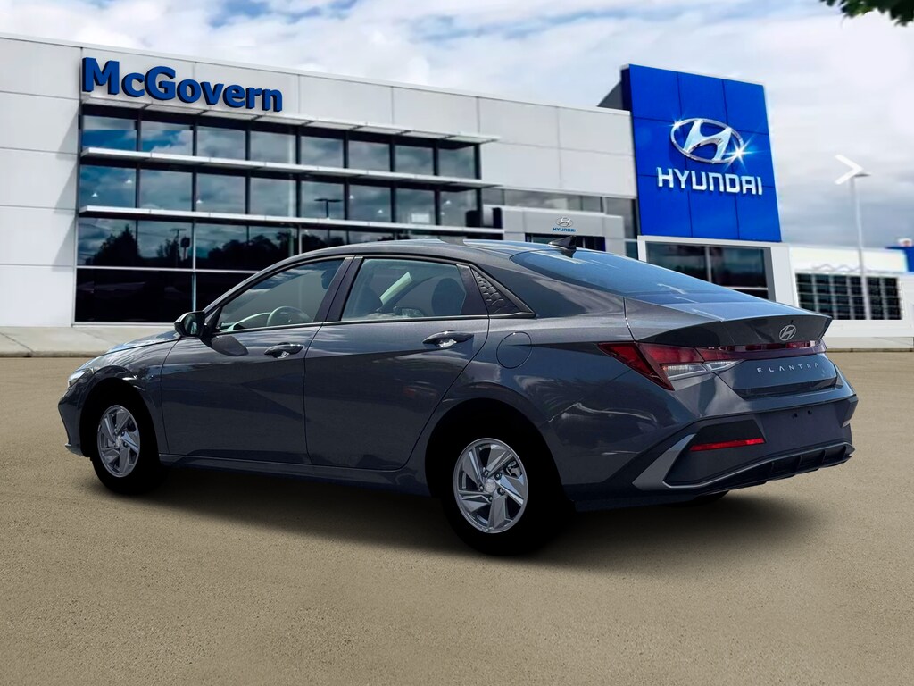 New 2026 Hyundai Elantra SE Sedan