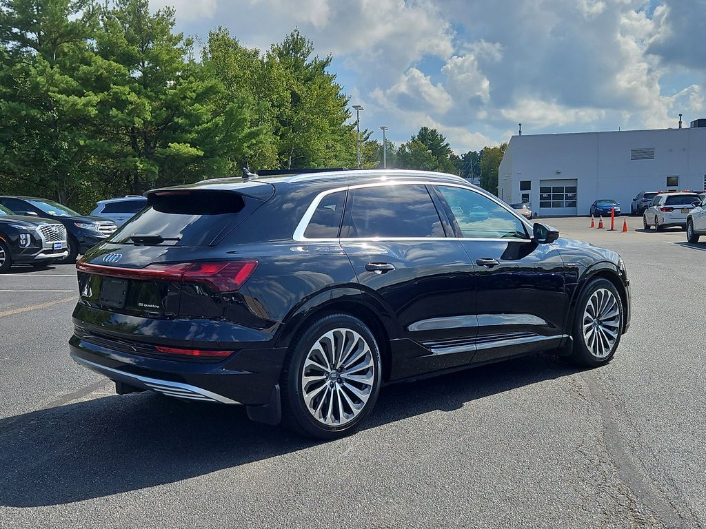 2019 Audi e-tron Prestige photo 3