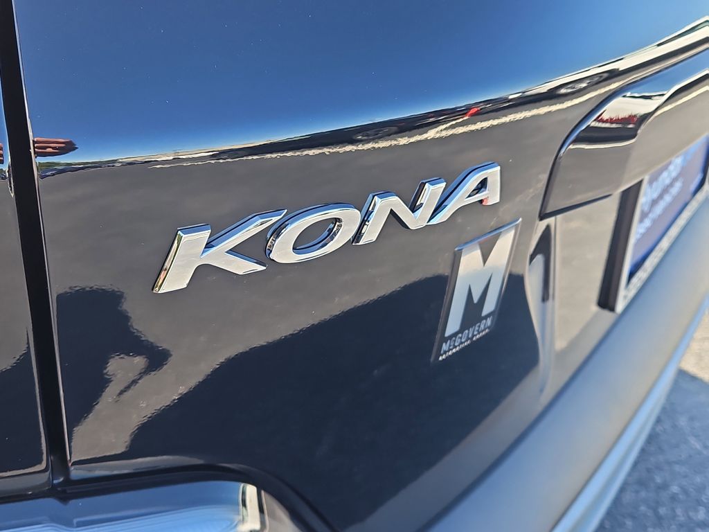 2023 Hyundai Kona SEL photo 3