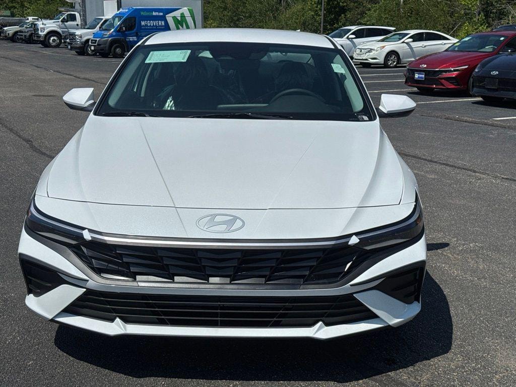 New 2026 Hyundai Elantra SE Sedan