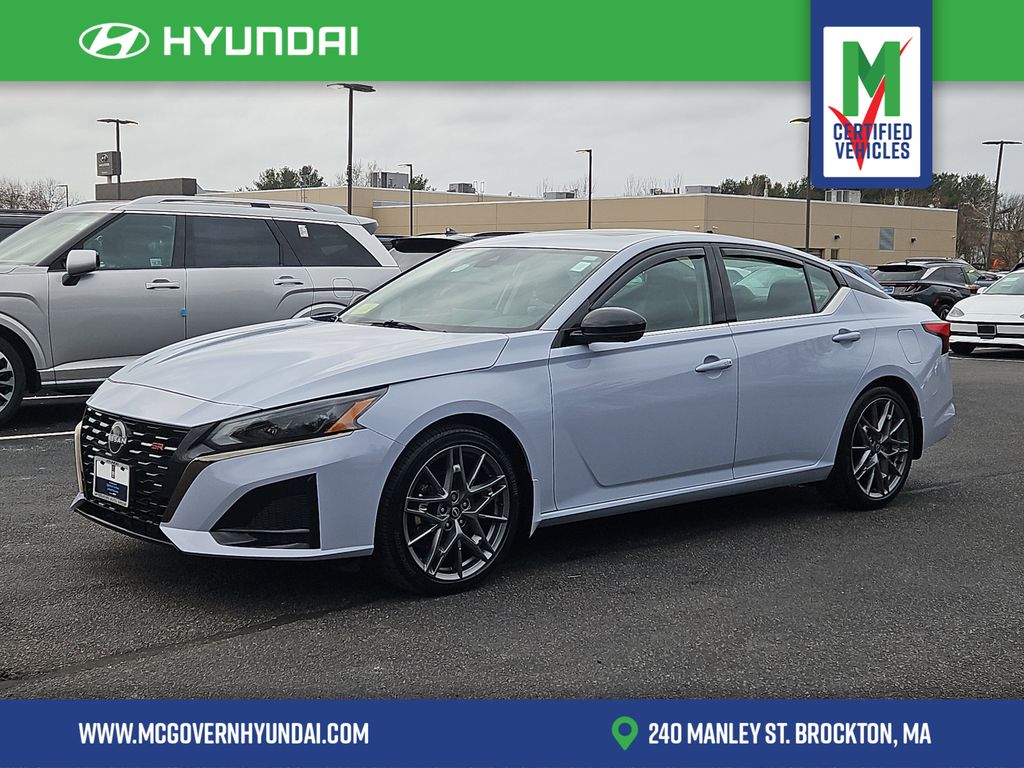 2024 Nissan Altima SR's photo