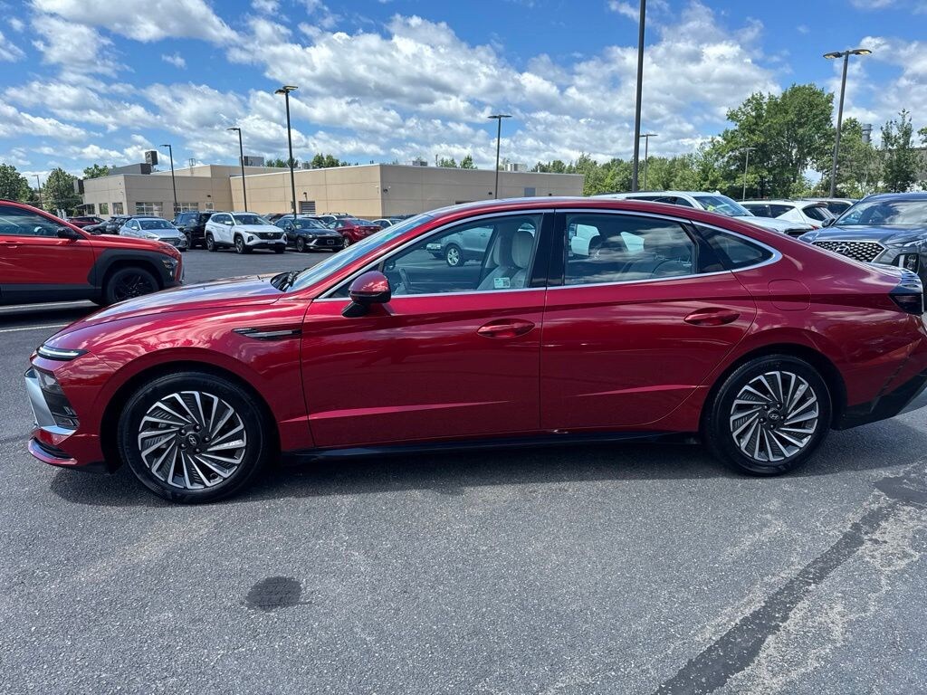 Certified 2025 Hyundai Sonata Hybrid SEL Sedan