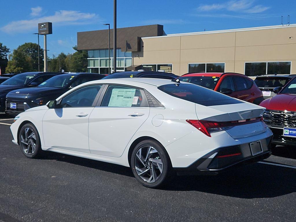 New 2025 Hyundai Elantra Hybrid Limited Sedan