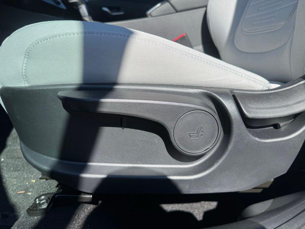 2025 Hyundai Santa Cruz SE - Photo 15