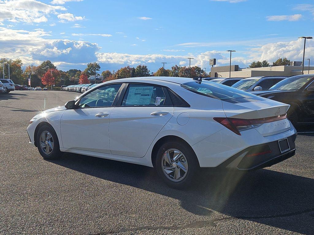 New 2025 Hyundai Elantra SE Sedan