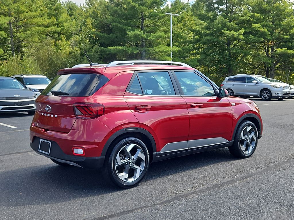 2025 Hyundai Venue Limited photo 3