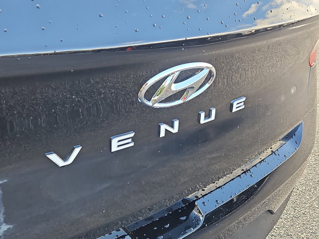 2025 Hyundai Venue SEL photo 3
