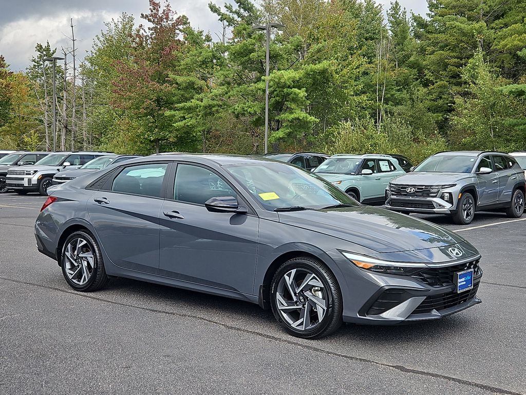 2025 Hyundai Elantra SEL Sport photo 2