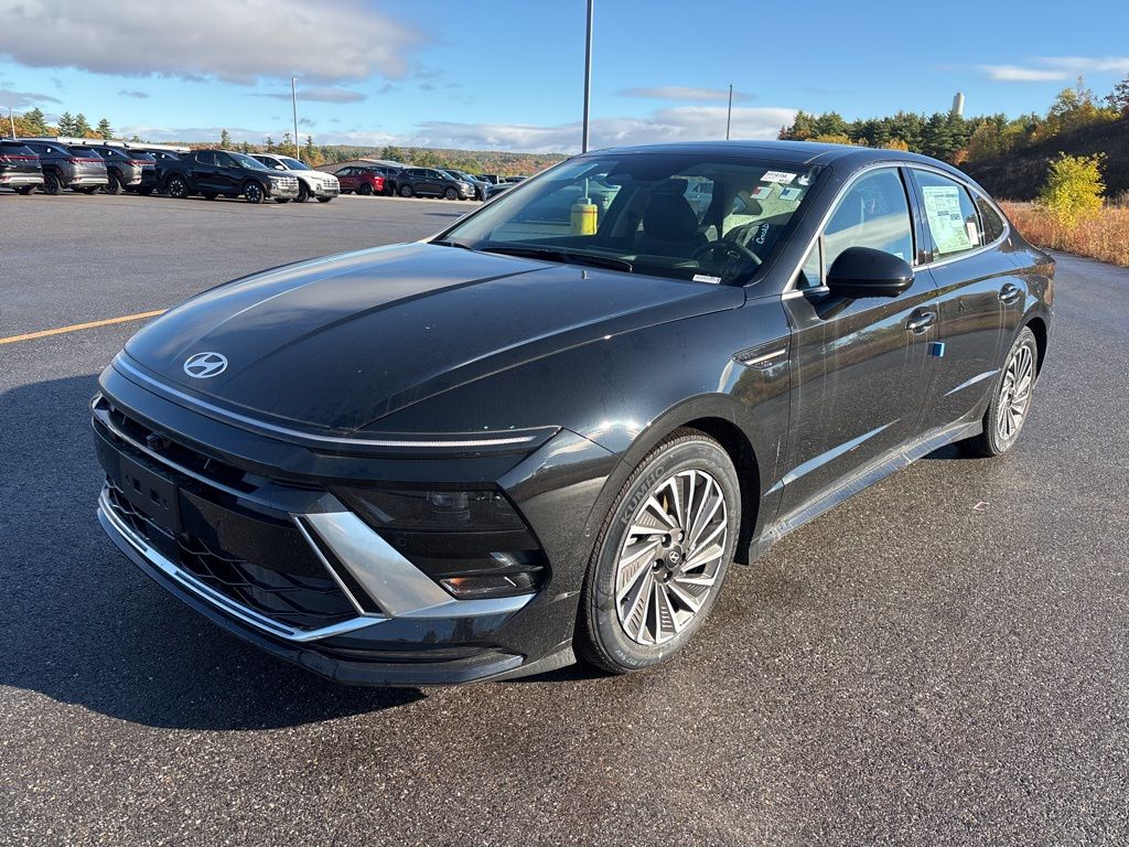 2025 Hyundai Sonata Hybrid Sedan 