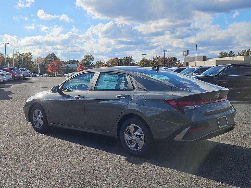 New 2025 Hyundai Elantra SE Sedan