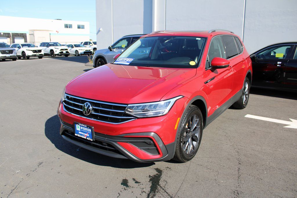 2022 Volkswagen Tiguan SE's photo